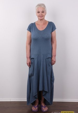 18 year old girl Bella nudeing off a cock in her graduation attire